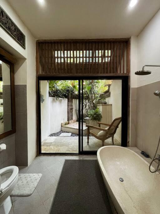 Bali's Paradise Charm At Centre Villa Sanur (Bali)